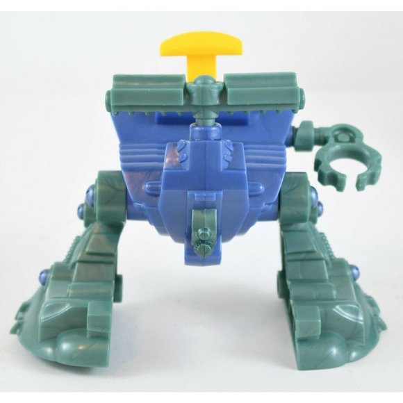 Lot of 7 Star Wars Action Figures and Toys - Including Yoda, Darth Vader, R2-D2 - Picture 7 of 8